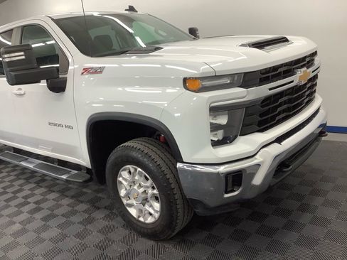 Used 2024 Chevrolet Silverado 2500 LT AWD/4WD image 24