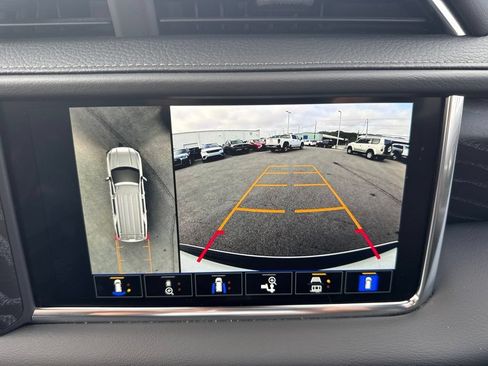 Used 2024 GMC Yukon Denali AWD/4WD image 15