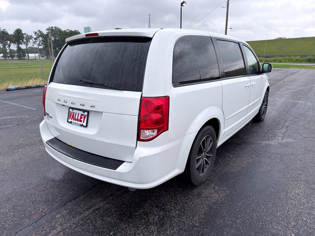 Used 2017 Dodge Grand Caravan SE FWD image 11