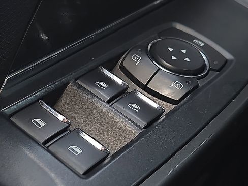 Used 2022 Ford F150 XLT w/ Equipment Group 302A High image 17