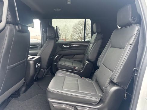 Used 2024 GMC Yukon XL Denali w/ Advanced Technology Package image 17