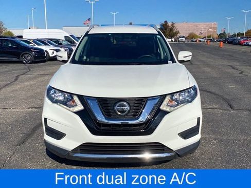 Used 2020 Nissan Rogue SV image 2