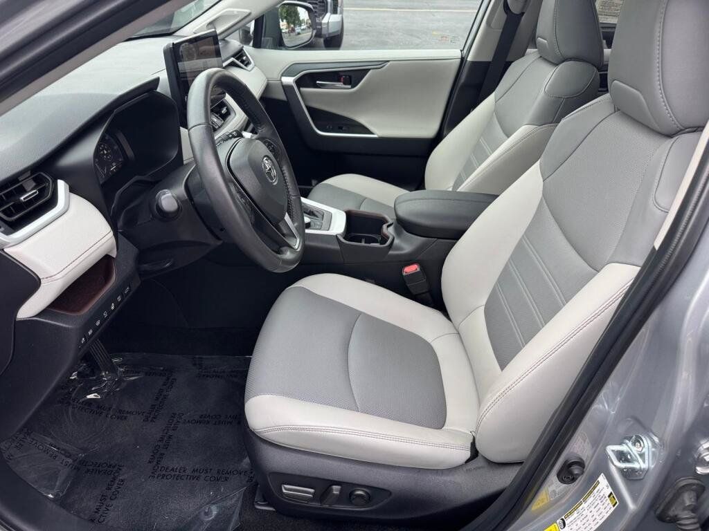 Certified 2025 Toyota RAV4 Limited w/ Advanced Technology Package AWD/4WD image 6