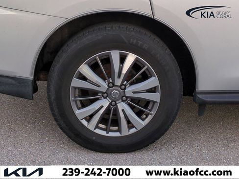 Used 2020 Nissan Pathfinder SL image 10