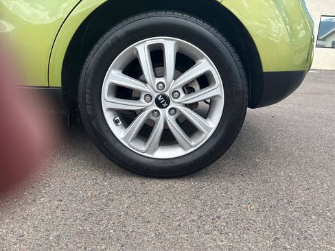 Used 2018 Kia Soul + FWD image 30