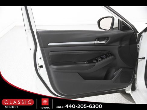 Used 2023 Nissan Altima 2.5 SV w/ SV Premium Package image 4