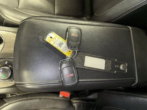 Used 2017 GMC Acadia SLT image 36