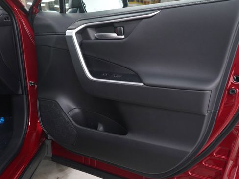 Used 2025 Toyota RAV4 Limited image 9