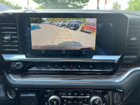 Used 2022 Chevrolet Silverado 1500 LT Trail Boss w/ Convenience Package II AWD/4WD image 19