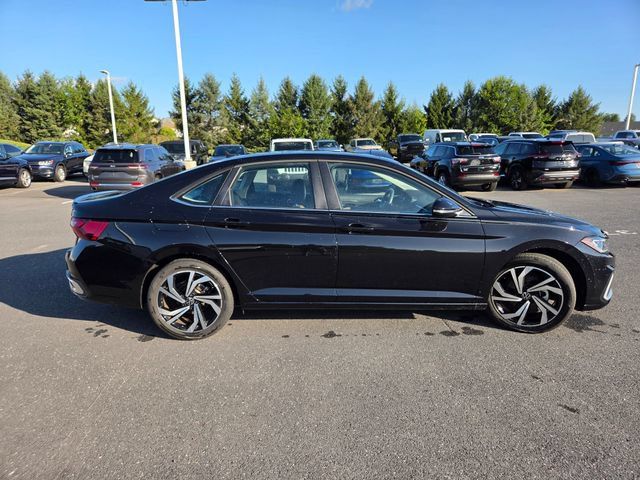 Used 2025 Volkswagen Jetta SEL FWD image 17