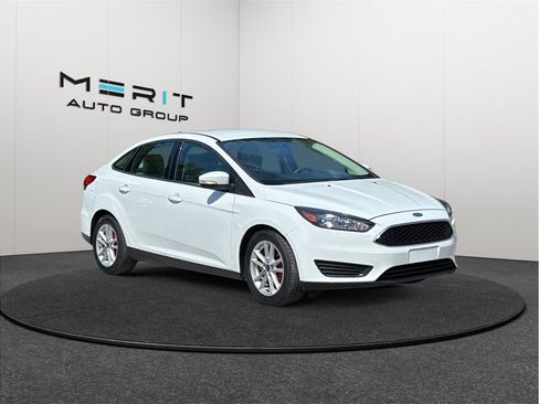 Used 2015 Ford Focus SE FWD image 1