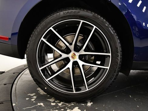 Used 2025 Porsche Macan image 16
