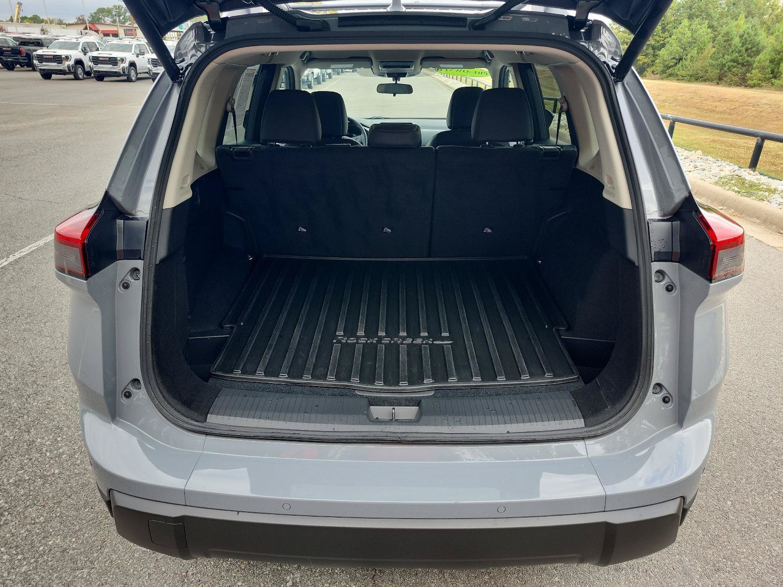 Used 2025 Nissan Rogue SV AWD/4WD image 10