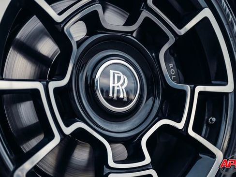 Used 2017 Rolls-Royce Wraith image 3