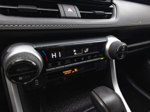 Used 2022 Toyota RAV4 LE image 15