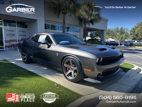 Used 2020 Dodge Challenger SRT Hellcat image 1