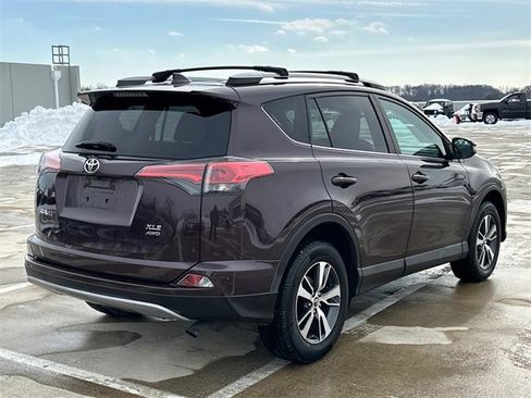 Used 2017 Toyota RAV4 XLE image 4