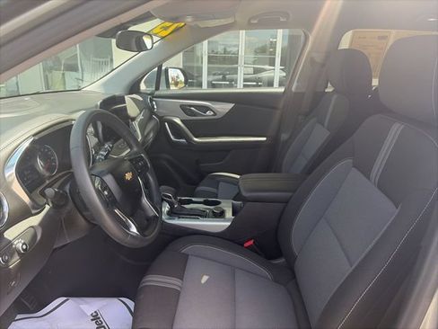 Used 2025 Chevrolet Blazer LT FWD image 8