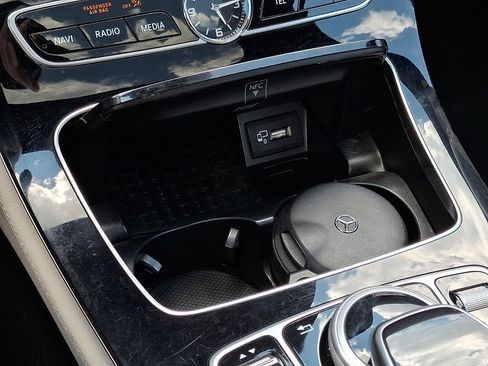 Used 2017 Mercedes-Benz E 300 4MATIC image 25