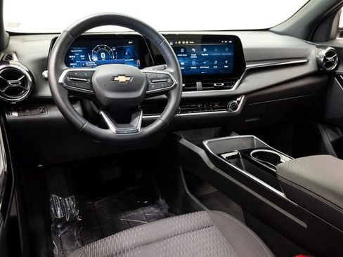 Used 2025 Chevrolet Equinox LT FWD image 8