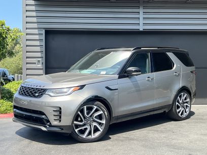 New 2024 Land Rover Discovery Dynamic SE