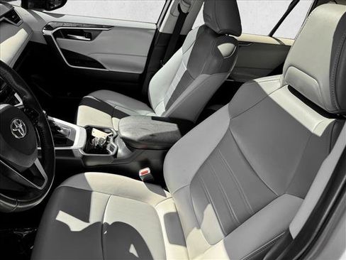 Used 2019 Toyota RAV4 XLE Premium w/ Cold Weather Package image 10