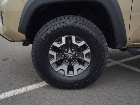 Used 2019 Toyota Tacoma TRD Off-Road image 10