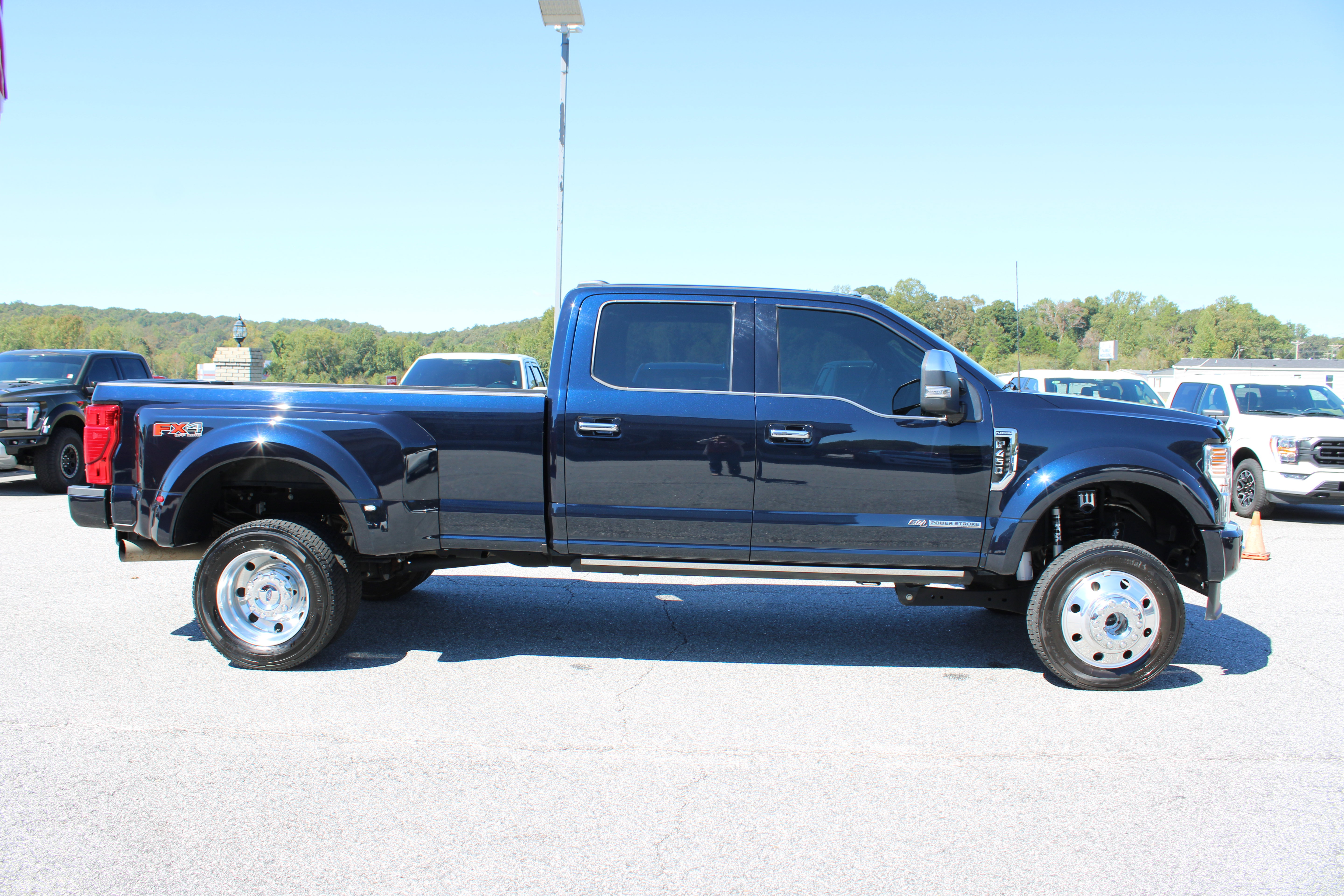 Used 2022 Ford F450 Platinum w/ FX4 Off-Road Package AWD/4WD image 5