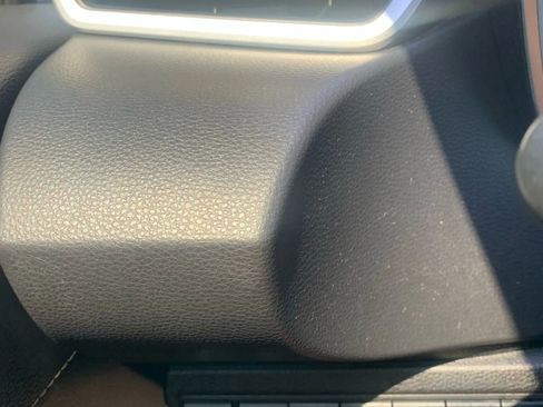 Used 2019 Toyota Corolla SE image 18