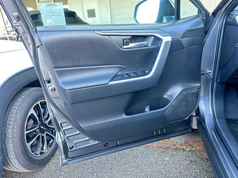 Used 2025 Toyota RAV4 XLE image 20