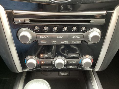Used 2018 Nissan Pathfinder S AWD/4WD image 19