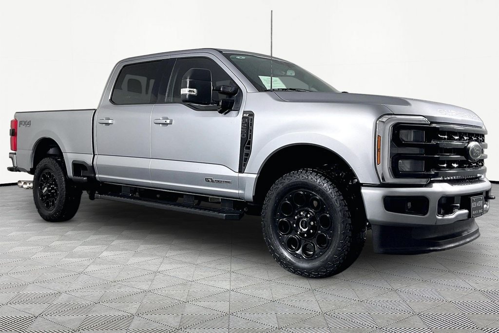 Used 2024 Ford F250 XLT w/ Black Appearance Package AWD/4WD image 3