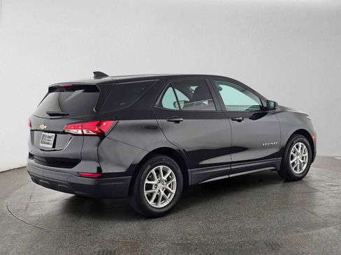 Used 2023 Chevrolet Equinox LS w/ LS Convenience Package FWD image 3