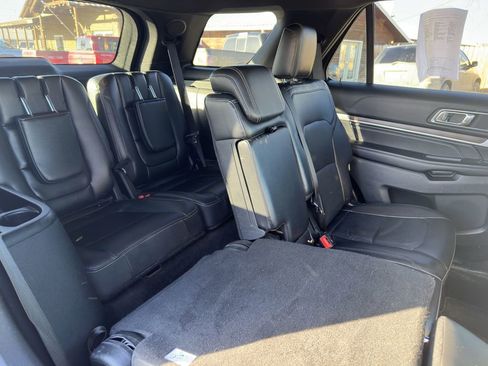 Used 2018 Ford Explorer Limited image 22