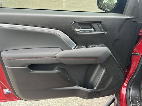 Used 2024 Chevrolet Colorado Z71 w/ Z71 Convenience Package 2 AWD/4WD image 9