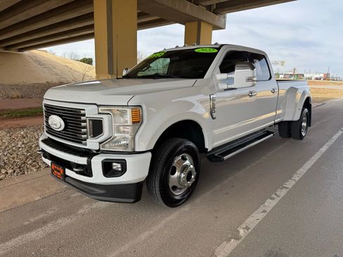 Used 2022 Ford F350 XLT w/ XLT Premium Package image 7