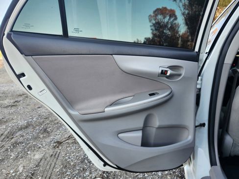 Used 2013 Toyota Corolla image 19