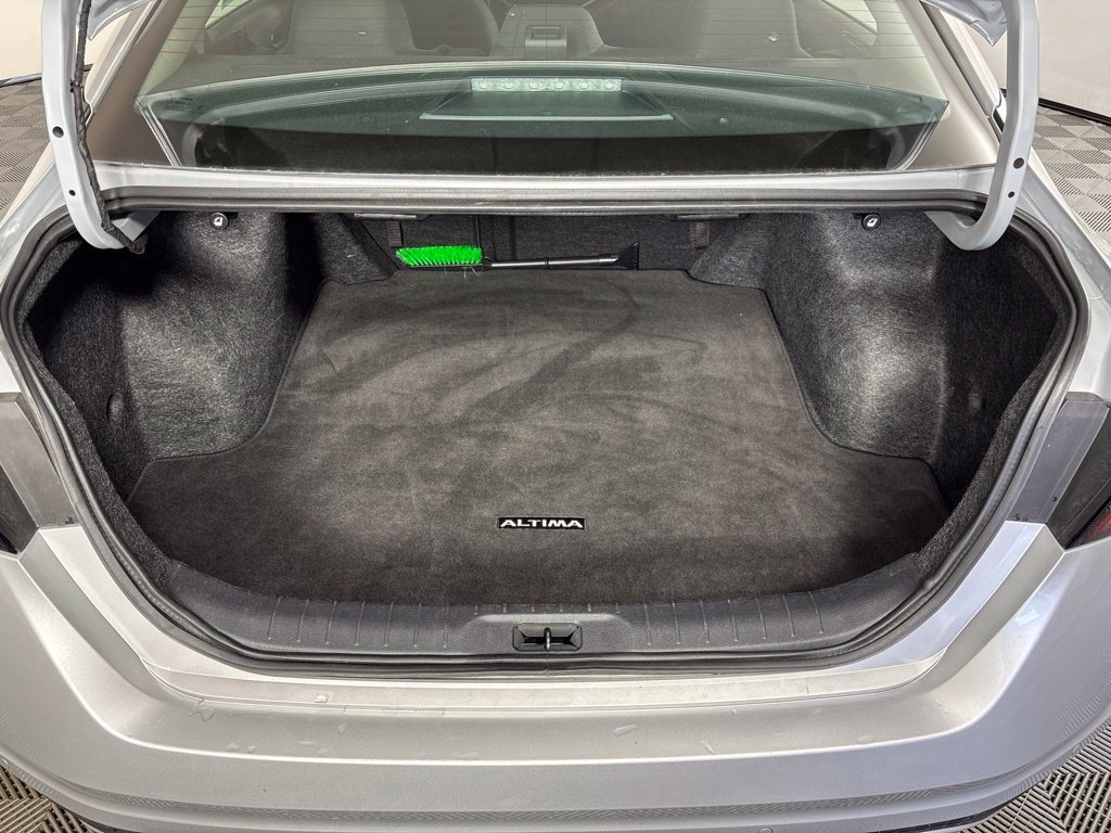 Used 2025 Nissan Altima 2.5 SV FWD image 12
