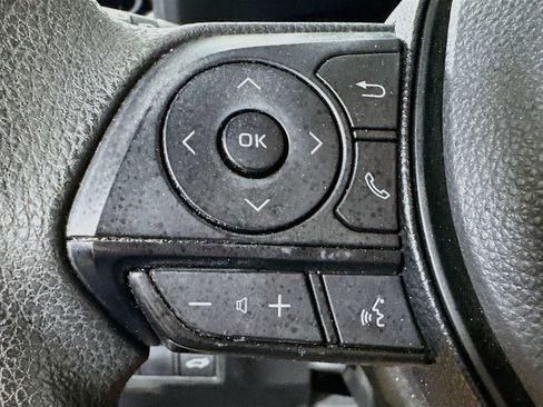 Used 2019 Toyota RAV4 XLE w/ Convenience Package FWD image 22