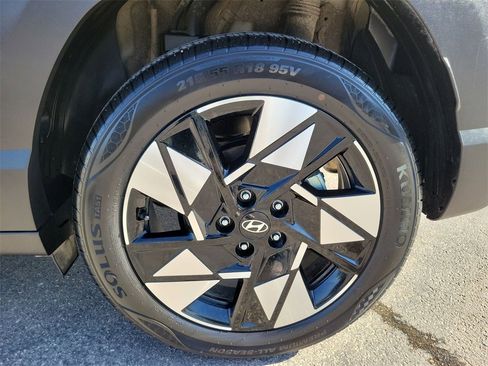 Used 2024 Hyundai Kona SEL image 11