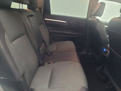 Used 2018 Toyota Highlander Plus AWD/4WD image 19