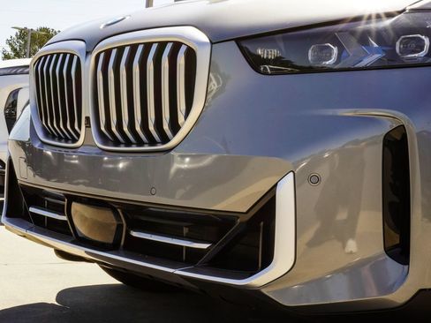 Used 2024 BMW X5 sDrive40i w/ Premium Package RWD image 2