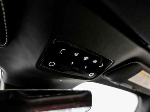 Used 2022 Ferrari SF90 Spider image 22