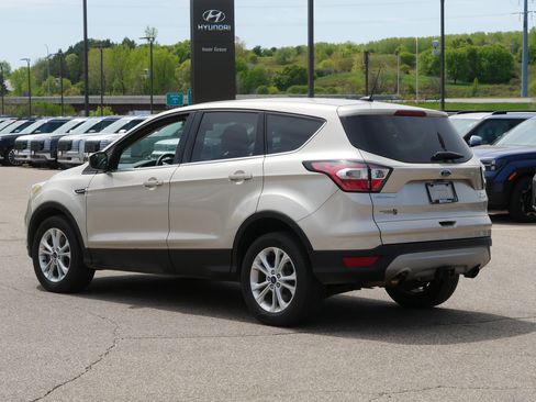 Used 2017 Ford Escape SE AWD/4WD image 8