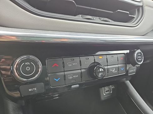 Used 2023 Jeep Compass Limited AWD/4WD image 29