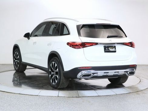 Used 2025 Mercedes-Benz GLC 350e 4MATIC image 2