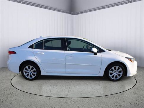 Certified 2023 Toyota Corolla LE image 9