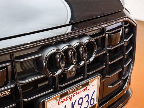 Certified 2022 Audi Q8 Premium Plus image 9