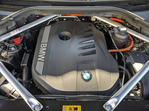 New 2026 BMW X5 xDrive50e w/ Climate Comfort Package image 18