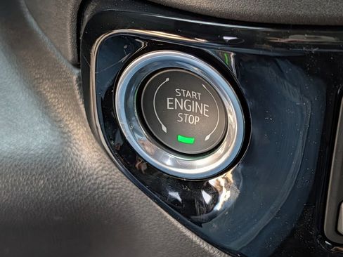 New 2026 GMC Sierra 1500 SLT image 18